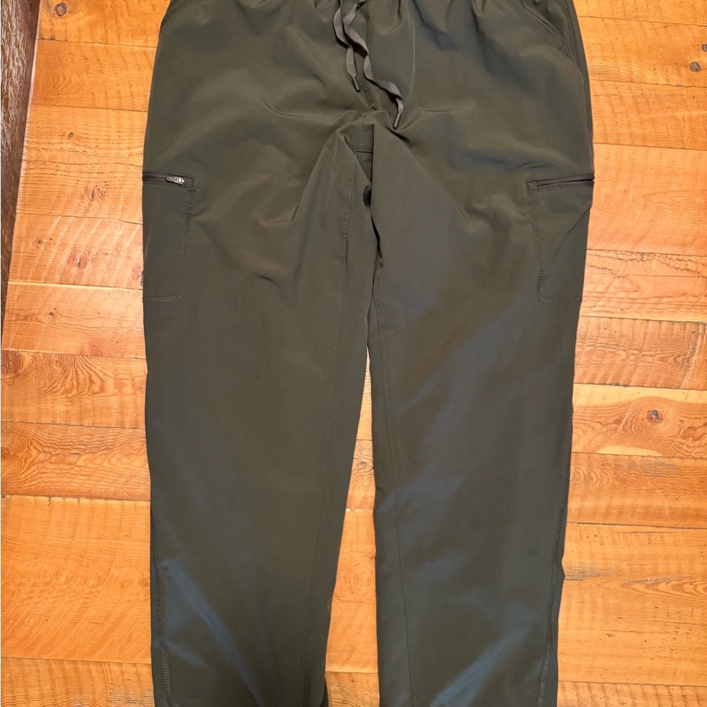 Eddie Bauer Women's Cargo Comfy Fleece Lined in Olive
